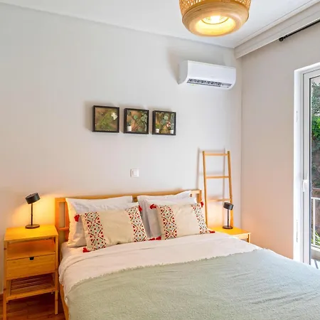 Phaedrus Living Modern Cityscape Flat Apartment *