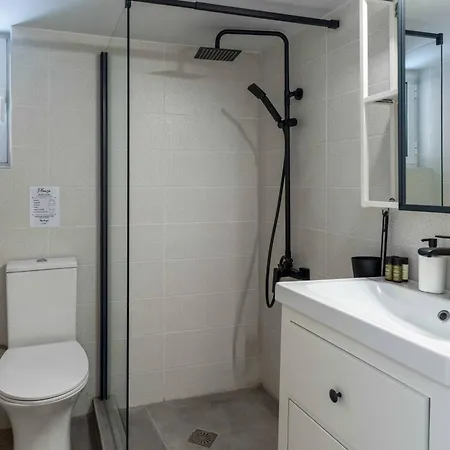 Phaedrus Living Modern Cityscape Flat Apartment Athens